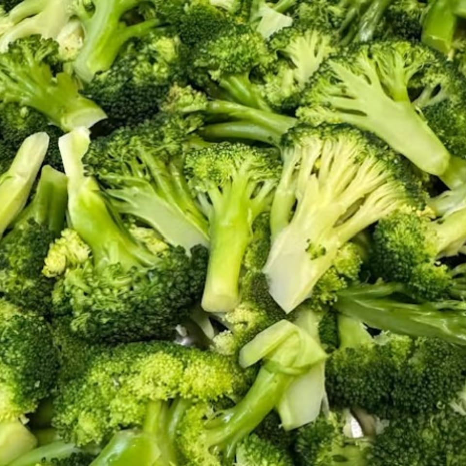 Close-up of fresh, vibrant green broccoli florets and stems, ready for cooking.